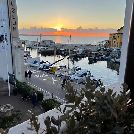 Gloria - Rebecca Piran