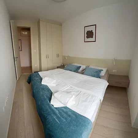 Apartman Gloria - Rebecca Piran